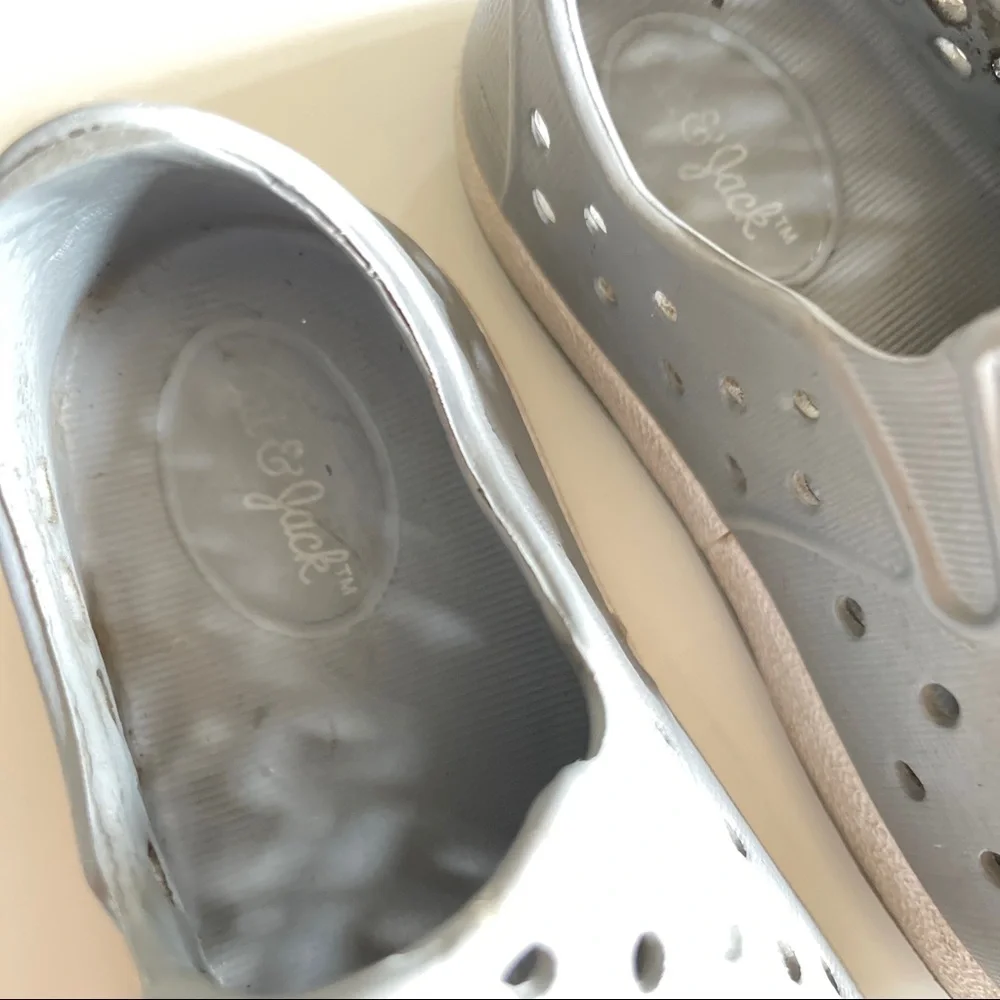Cat & Jack gray perforated